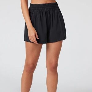 VUORI VILLA SHORT in Black size L